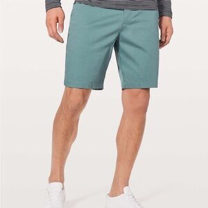 Lululemon Commission Short Slim *Chino 9"
Mystic Green Sz 34